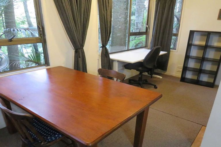 Photo of property in 2 Windy Ridge Road, Glenfield, Auckland, 0629