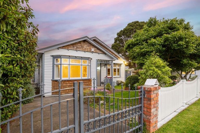 Photo of property in 284 Waiwhetu Road, Fairfield, Lower Hutt, 5011