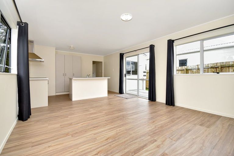 Photo of property in 25a West Harbour Drive, West Harbour, Auckland, 0618