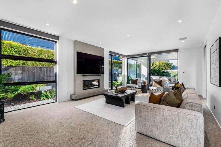 Photo of property in 23 Muritai Road, Milford, Auckland, 0620