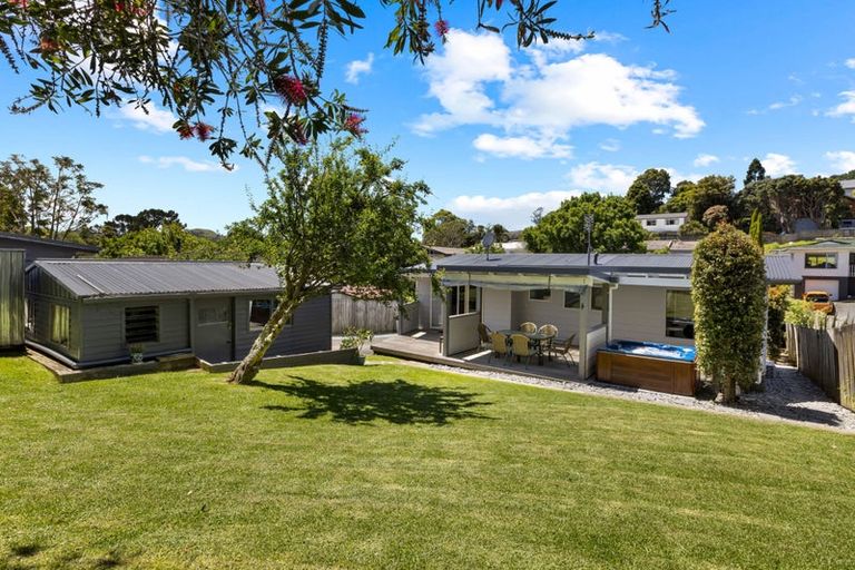 Photo of property in 7 William Hadlow Place, Hatfields Beach, Orewa, 0931