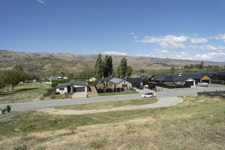 Photo of property in 55 Stratford Drive, Mount Pisa, Cromwell, 9383