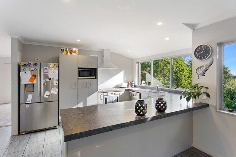 Photo of property in 5 Mohua Street, Waikanae, 5036