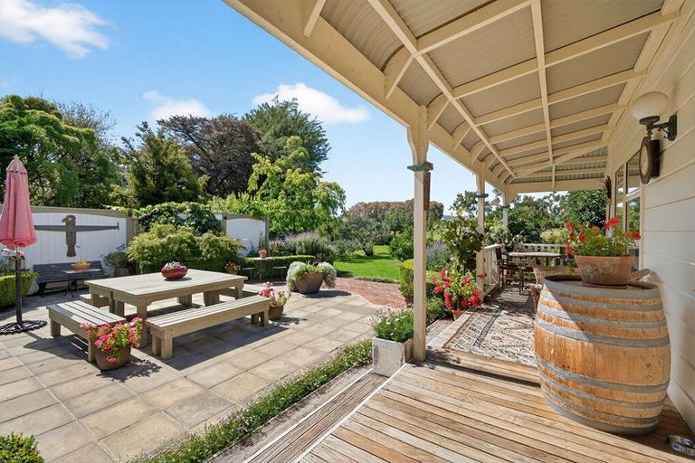 Photo of property in 41 Oxford Street, Martinborough, 5711