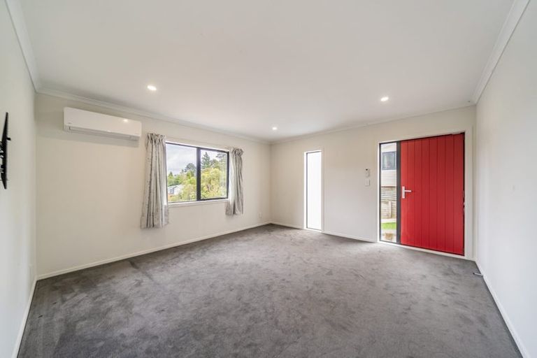 Photo of property in 9 Lowry Heights, Stokes Valley, Lower Hutt, 5019