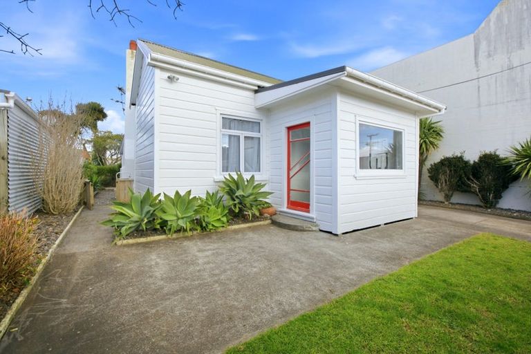 Photo of property in 35 Hine Street, New Plymouth, 4310