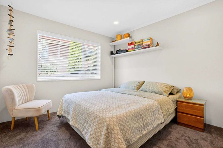Photo of property in 8a Tipau Street, Torbay, Auckland, 0630