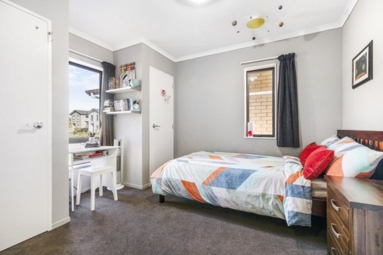 Photo of property in 41 Becker Drive, Weymouth, Auckland, 2103