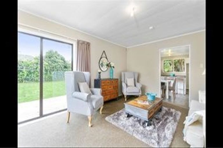 Photo of property in 32 Larissa Avenue, Henderson, Auckland, 0610