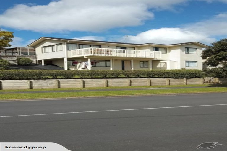 Photo of property in 16 Mackwell Road, Fairview Heights, Auckland, 0632