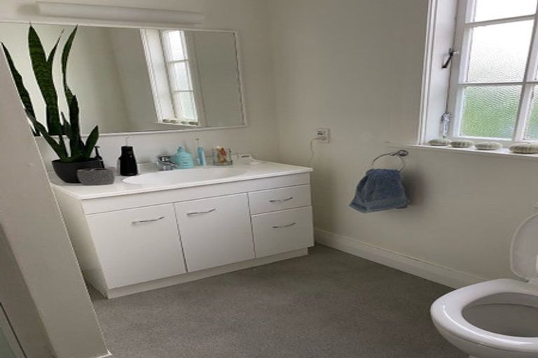 Photo of property in 51 Aurora Terrace, Kelburn, Wellington, 6012