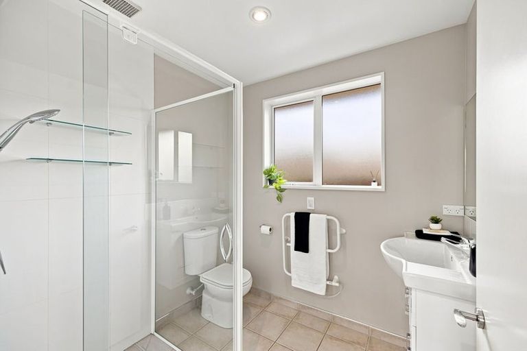 Photo of property in 212a Racecourse Road, Sockburn, Christchurch, 8042