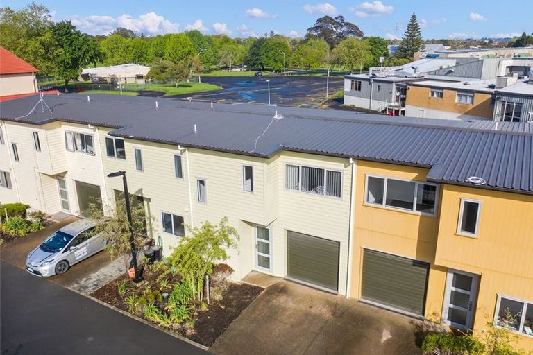 Photo of property in 39/11 Ray Small Drive, Papakura, 2110