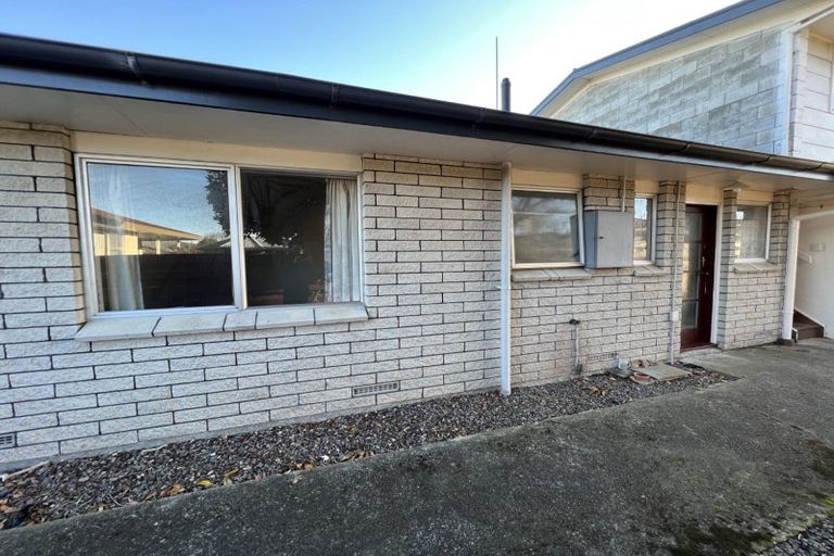 Photo of property in 2/206 Ruahine Street, Roslyn, Palmerston North, 4414