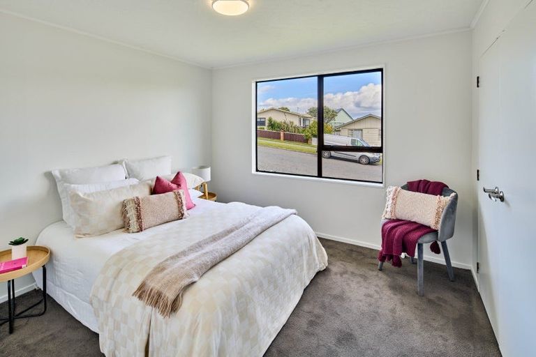Photo of property in 27 Invercargill Drive, Kelson, Lower Hutt, 5010