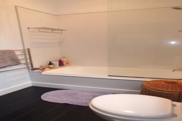 Photo of property in 34 Onewa Road, Northcote Point, Auckland, 0627