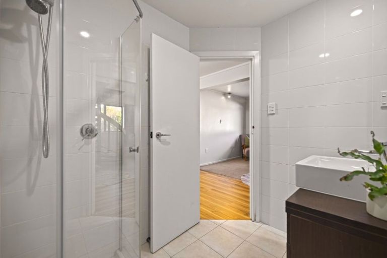 Photo of property in 16 Williams Street, Sunshine Bay, Queenstown, 9300