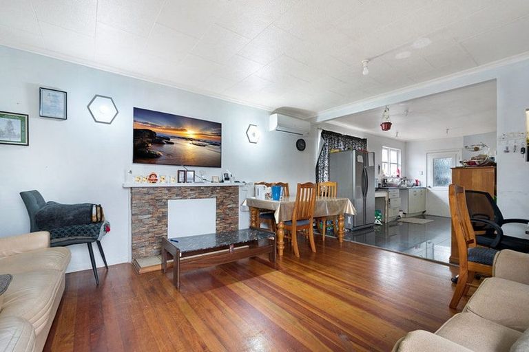 Photo of property in 92 Portage Road, New Lynn, Auckland, 0600
