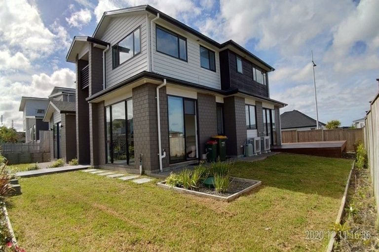 Photo of property in 27 Te Oneroa Way, Long Bay, Auckland, 0630