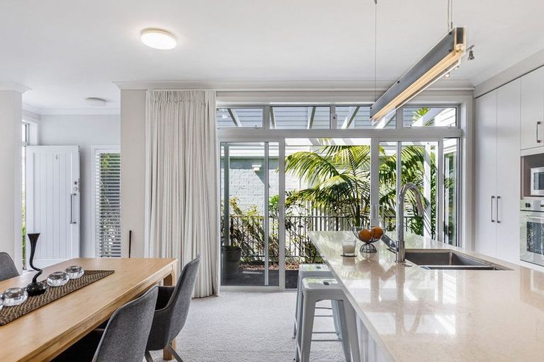 Photo of property in 16 Plantation Terrace, Orewa, 0931