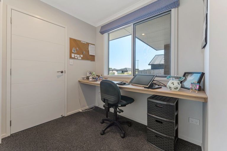 Photo of property in 2 Piharau Crescent, Hurdon, New Plymouth, 4310