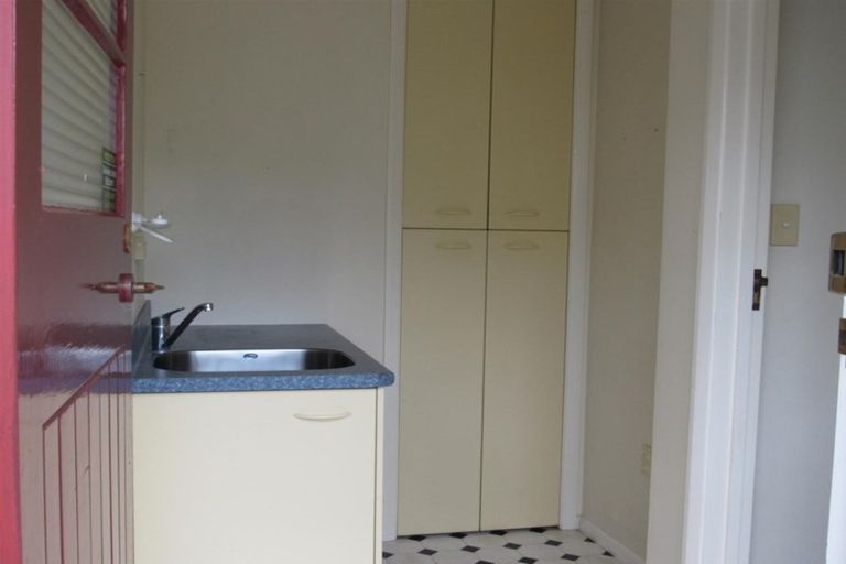 Photo of property in 6 Puriri Street, Hawera, 4610