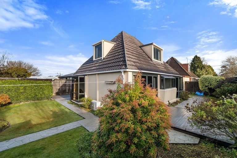 Photo of property in 2/50 Crofton Road, Harewood, Christchurch, 8051