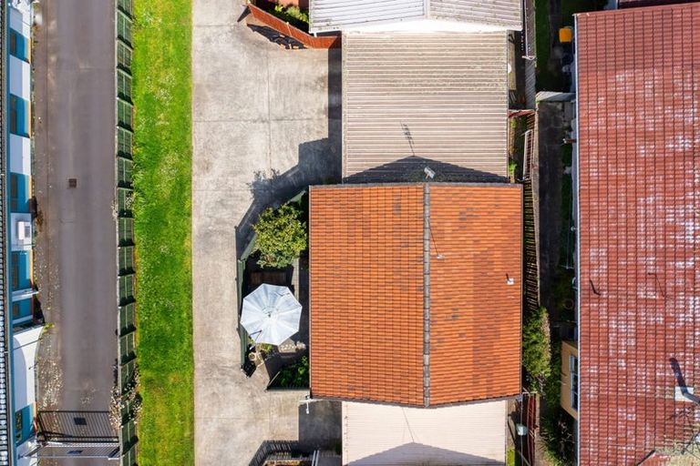 Photo of property in 2/8 Riverside Road, Orewa, 0931