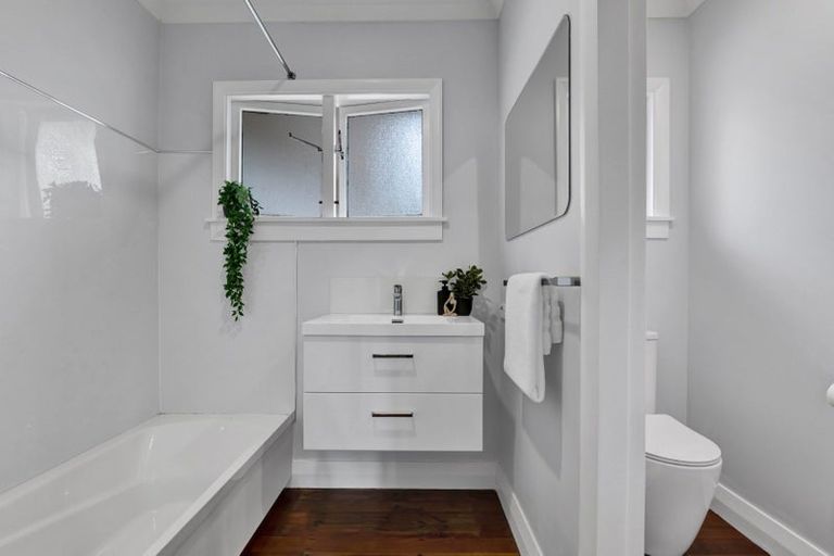 Photo of property in 86 Mangorei Road, Strandon, New Plymouth, 4312