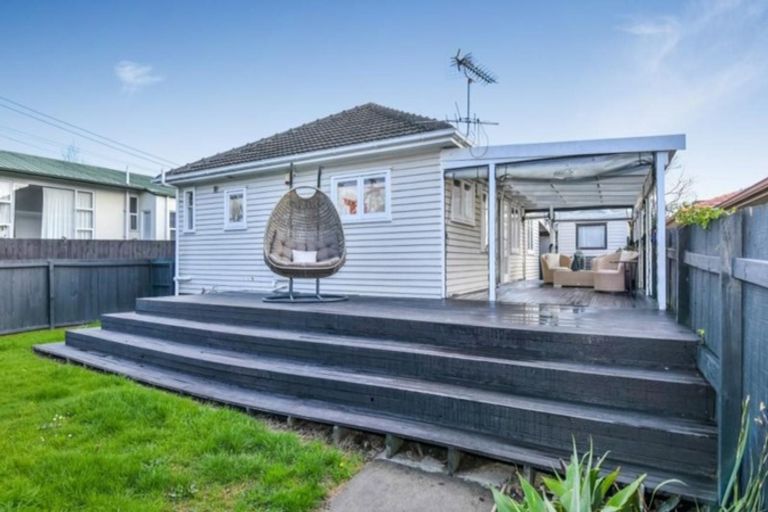 Photo of property in 40a Riro Street, Point Chevalier, Auckland, 1022