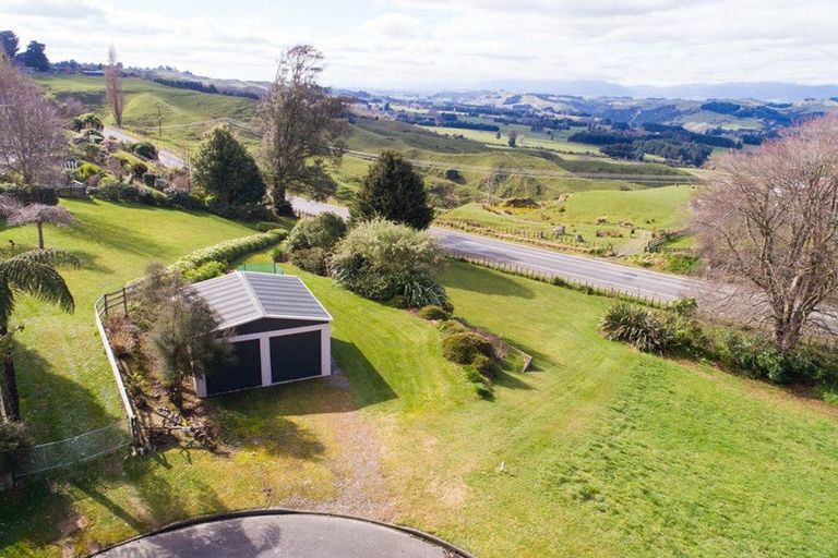 Photo of property in 15 Hau Whiti Place, Kimbolton, 4774