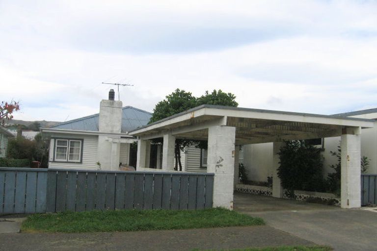 Photo of property in 4 Cambridge Street, Tawa, Wellington, 5028