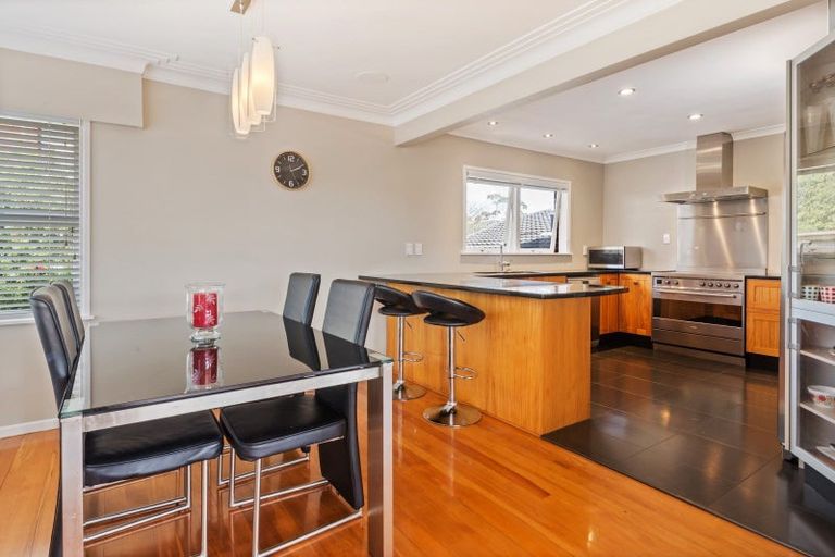 Photo of property in 28 Treeway, Sunnyhills, Auckland, 2010