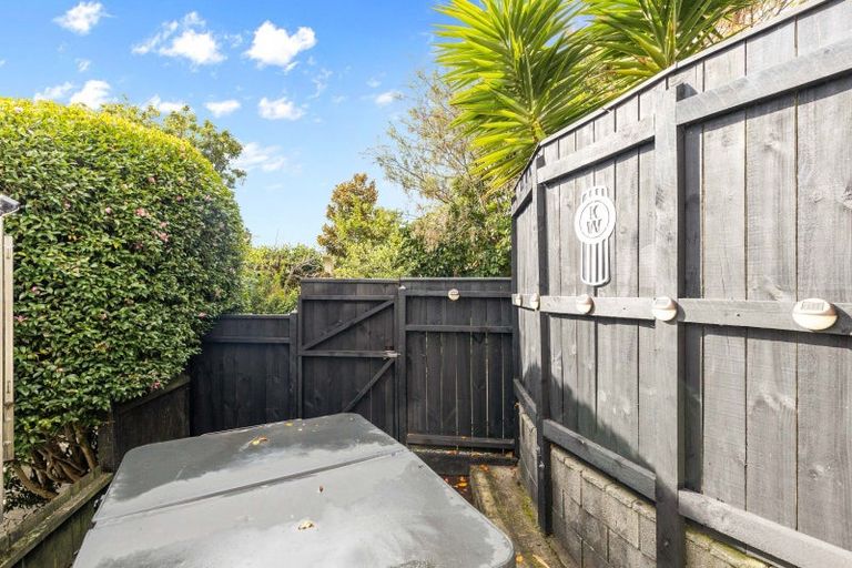 Photo of property in 4 Cargill Place, Frankleigh Park, New Plymouth, 4310