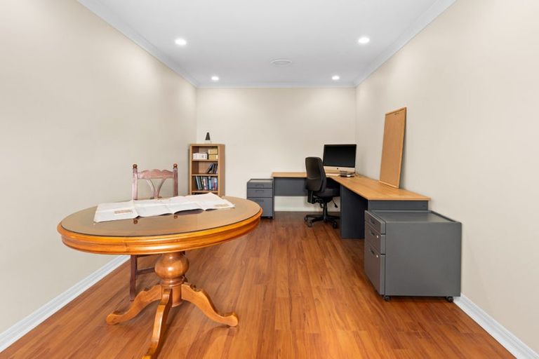 Photo of property in 2 Redwood Close, Havelock North, 4130