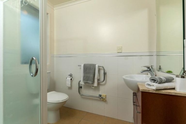 Photo of property in 10 Greenbough Lane, Greenhithe, Auckland, 0632