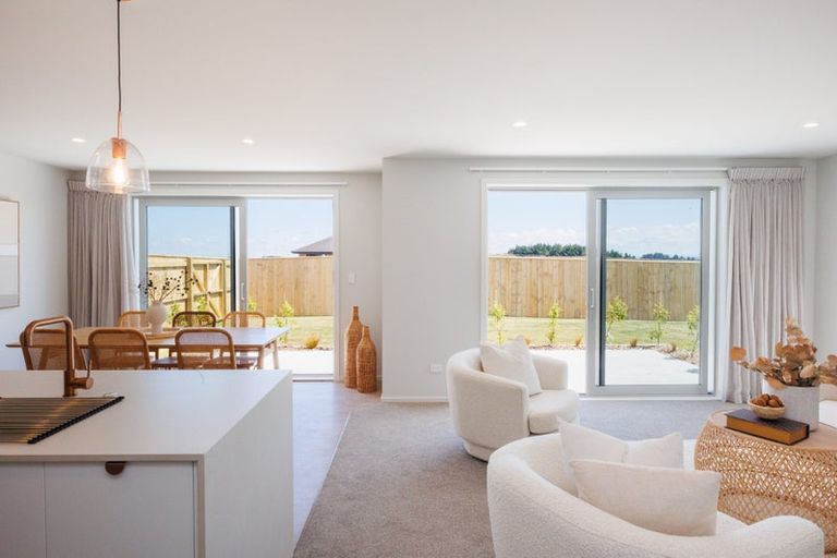 Photo of property in 68 Atlantic Drive, Fitzherbert, Palmerston North, 4410