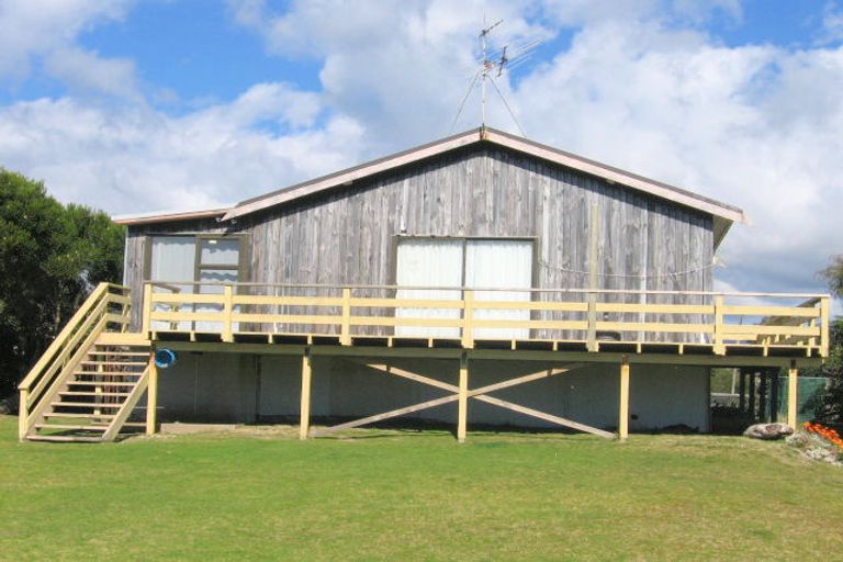 Photo of property in 207 Seaview Road, Whangamata, 3620