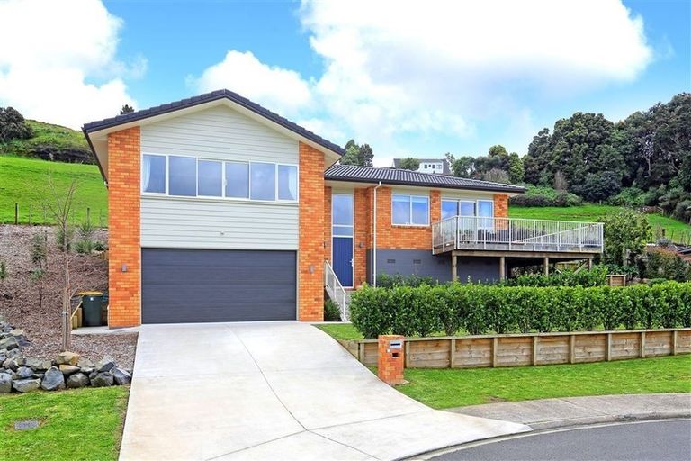 Photo of property in 17 Bob Craig Place, Pukekohe, 2120