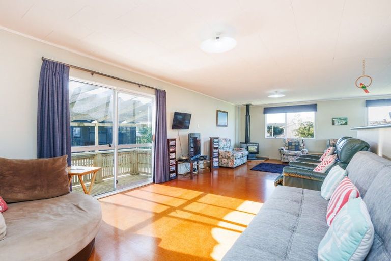 Photo of property in 24 Te Kiri Street, Himatangi Beach, Foxton, 4891