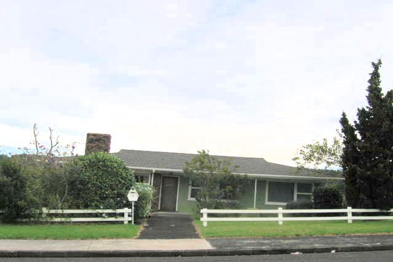 Photo of property in 28 Nandana Drive, Glen Eden, Auckland, 0602