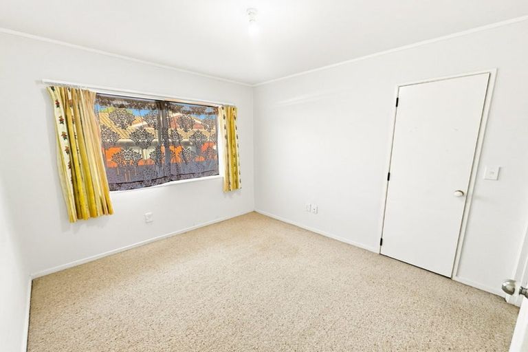 Photo of property in 1/81 Aviemore Drive, Highland Park, Auckland, 2010