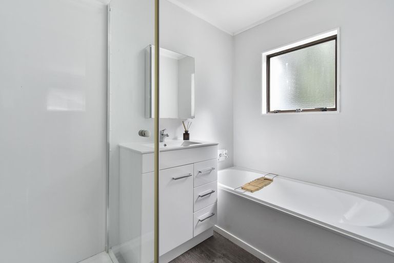 Photo of property in 12 Seaward Place, Wattle Downs, Auckland, 2103