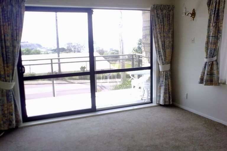 Photo of property in 3 Tanera Crescent, Brooklyn, Wellington, 6021