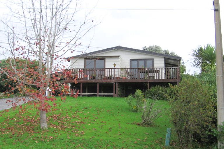 Photo of property in 54 Moffat Road, Red Beach, 0932