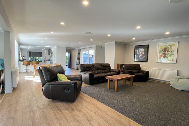 Photo of property in 10 Surrey Crescent, Hokowhitu, Palmerston North, 4410