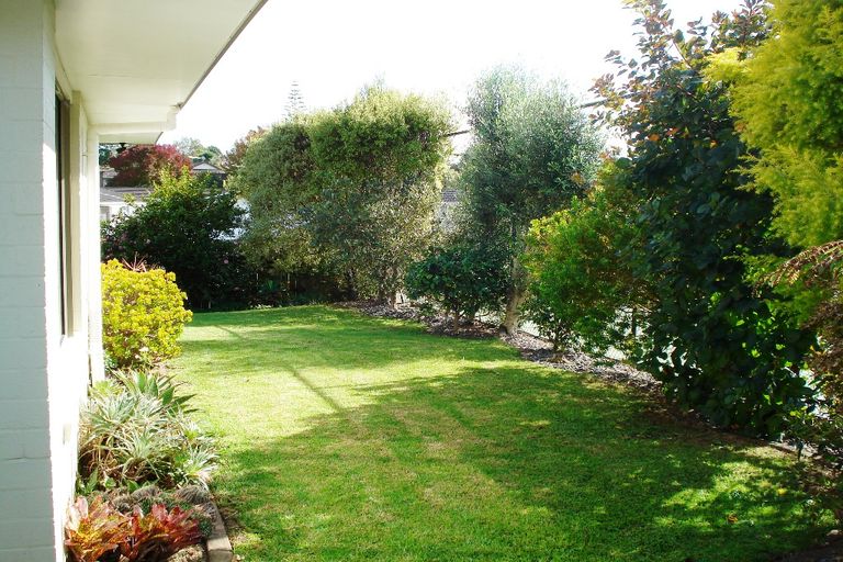 Photo of property in 34 Gillett Place, Botany Downs, Auckland, 2014