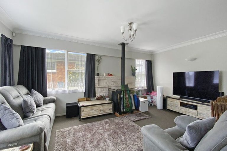 Photo of property in 1 Iorangi Place, Hillpark, Auckland, 2102