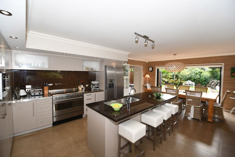 Photo of property in 2 Wonderview Road, Leigh, 0985