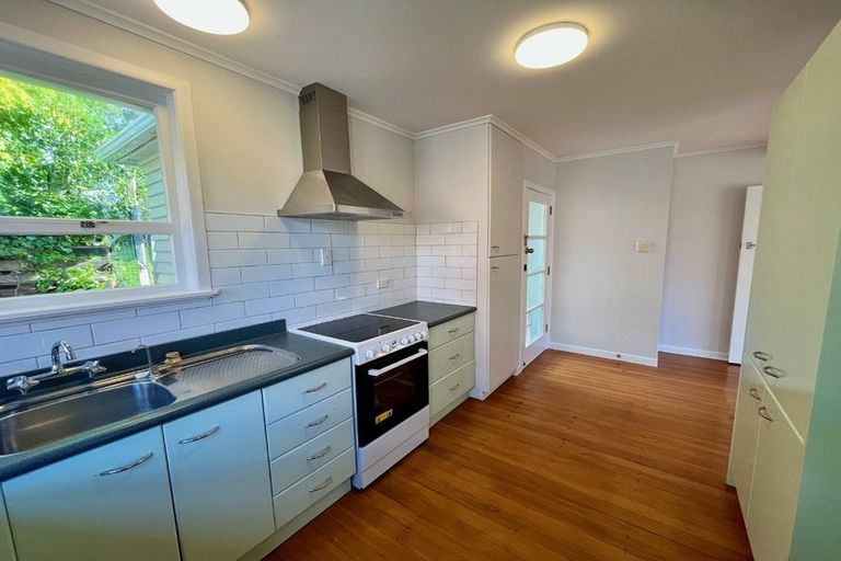 Photo of property in 15 Pine Avenue, Henderson, Auckland, 0612